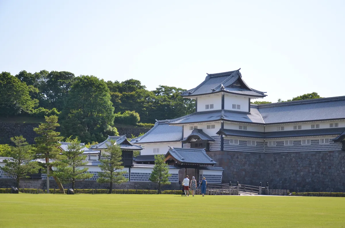 Hashizumemon Gate and Tsuzuki Yagura at Kanazawa Castle