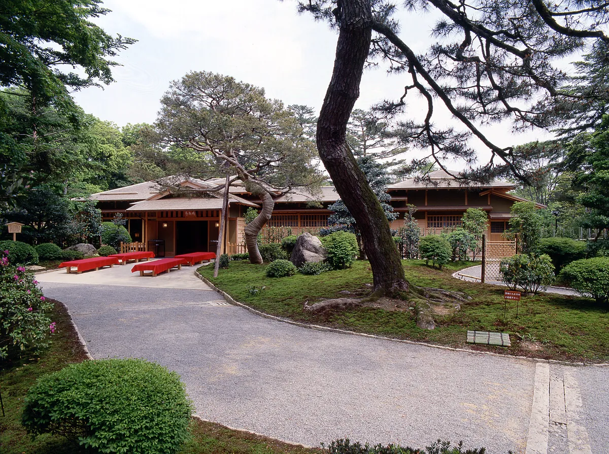 Shigure-tei teahouse pavilion in Kenrokuen Garden